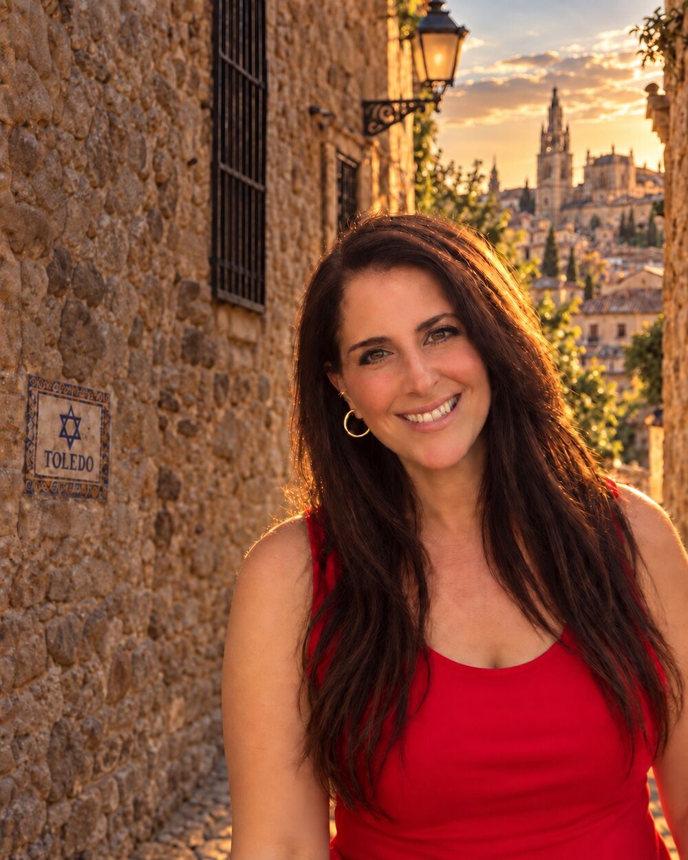 Portrait of Alejandra Abulafia smiling in a street of Toledo's Jewish quarter